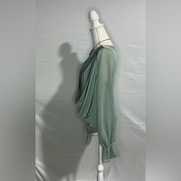 Cute and stylish bodysuit that can be worn to the office , brunch or the club. - Picture 4 of 6